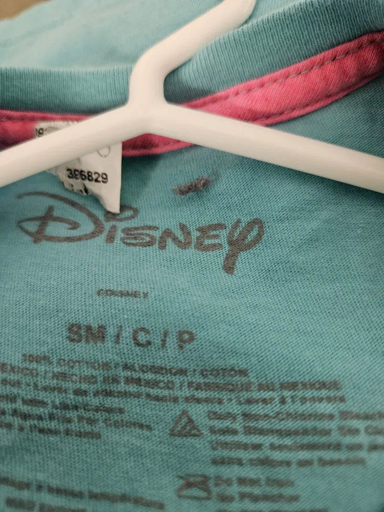 NEW  Christmas Disney Minnie Tee - Size S image indicator(2)