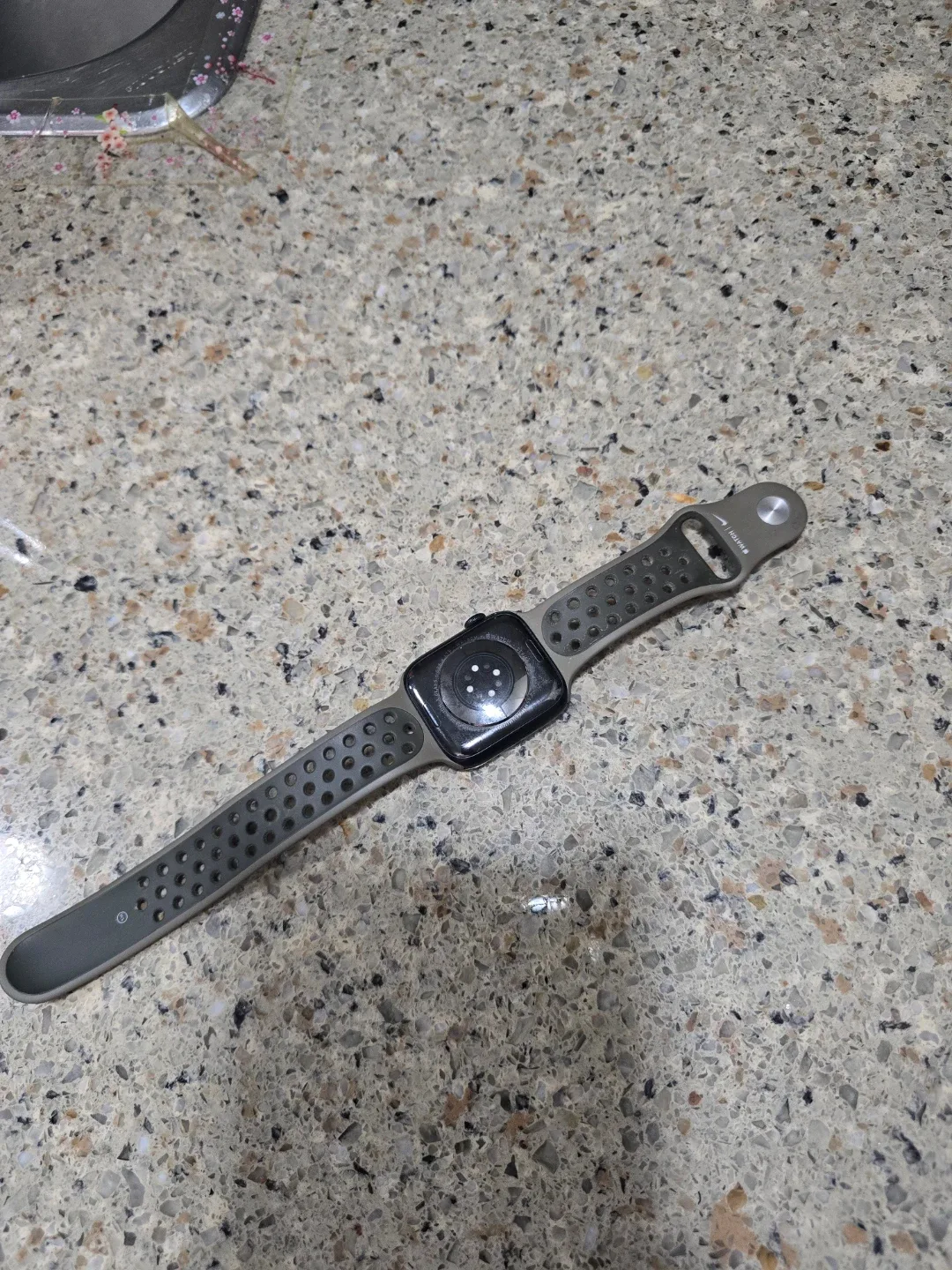 Apple Watch Nike Edition, Grey Band ,series 7,45mm image indicator(3)