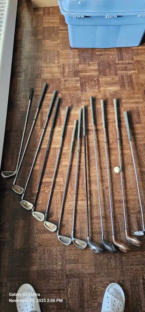 Assorted Golf Club Set image indicator(2)