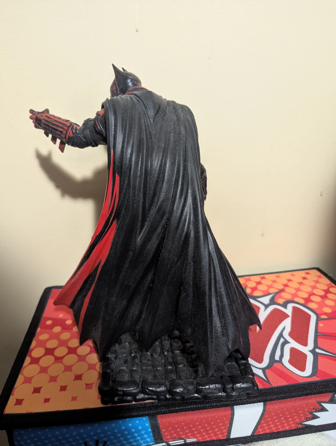 The Batman Gold Label Black and Red Edition - photo 3