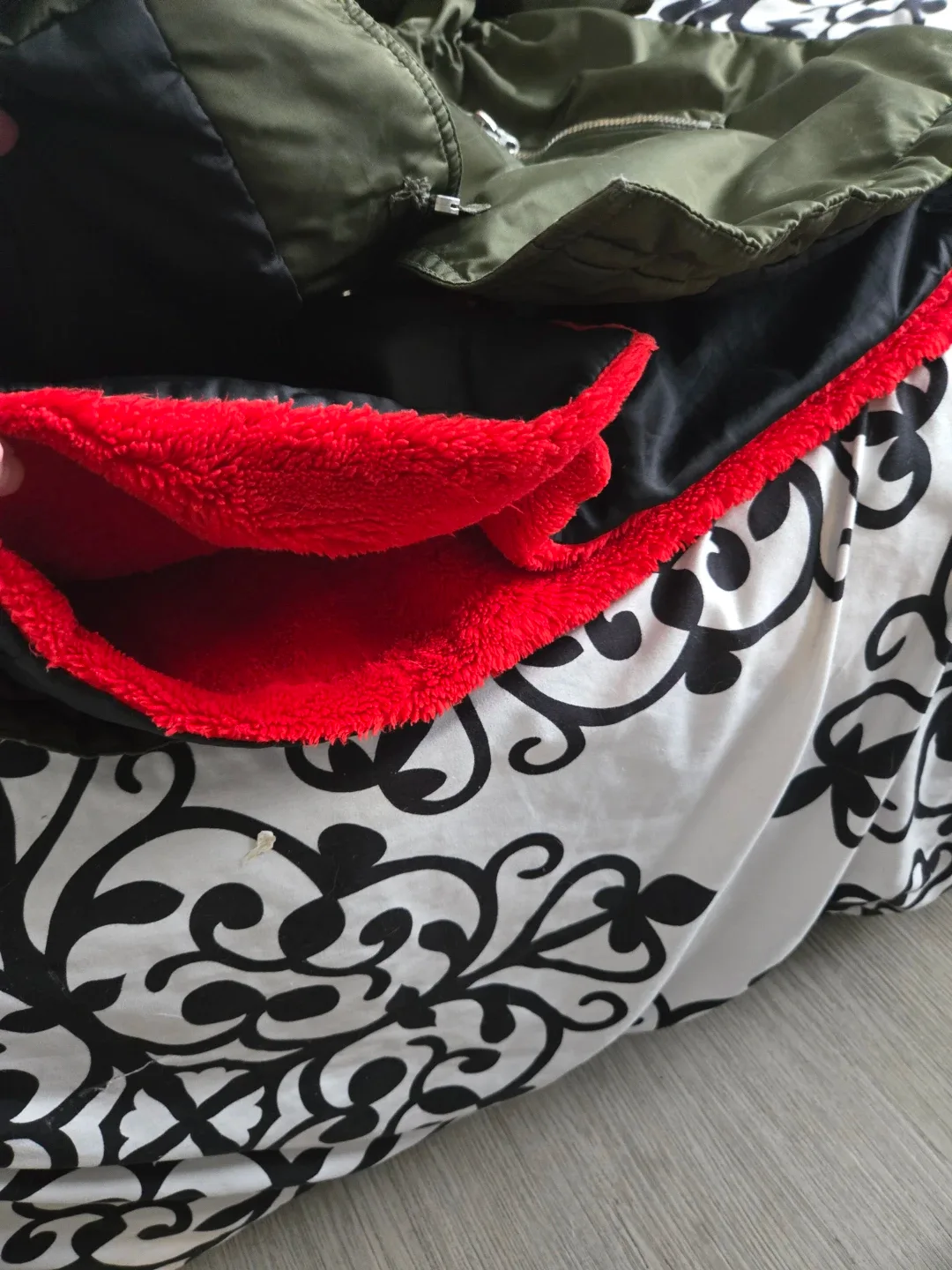 Freshly Drycleaned Guess Olive Green Winter Parka - Size L image indicator(7)