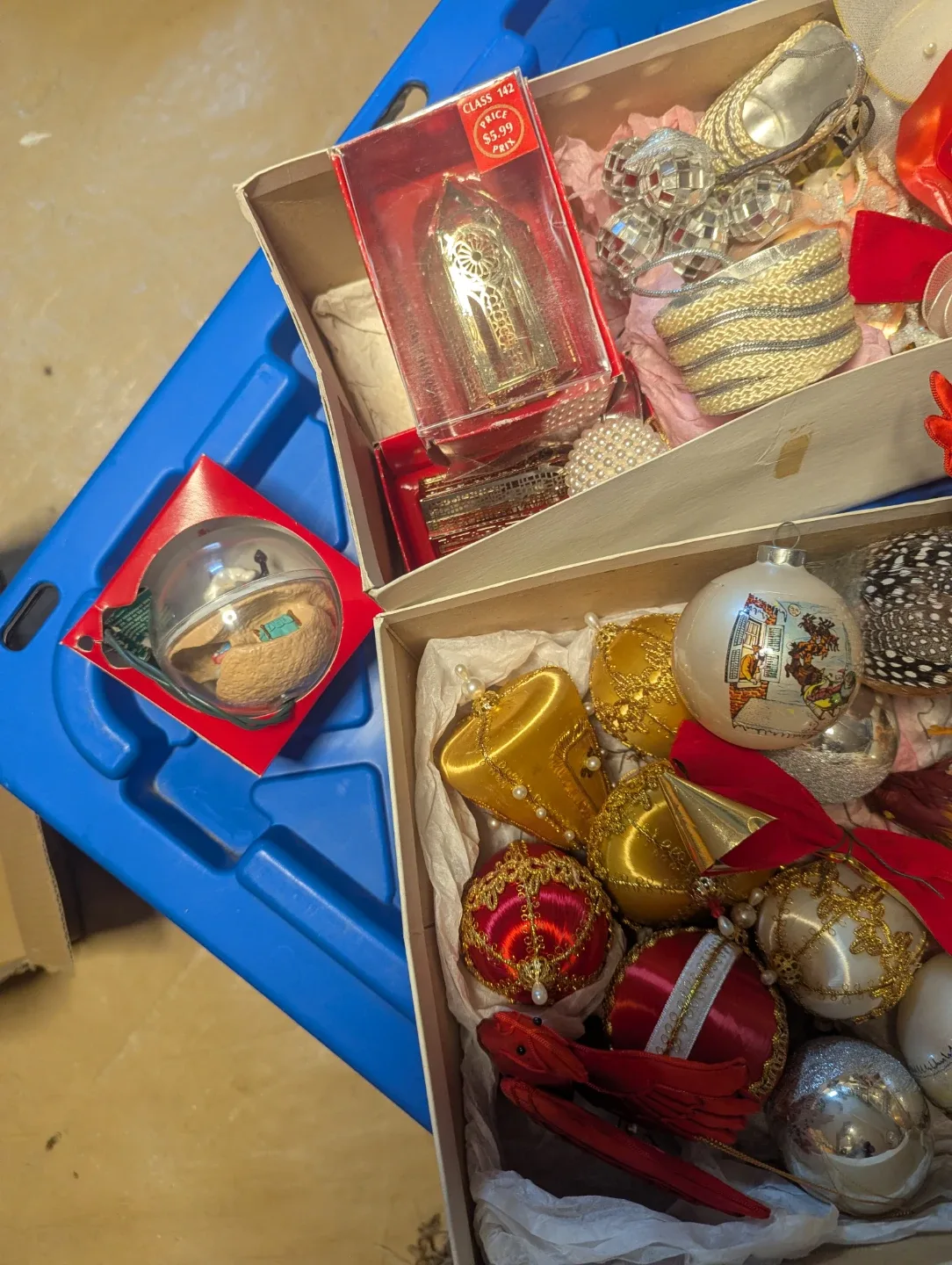 Vintage Christmas decorations thumbnail