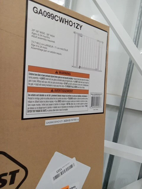 SAFETY 1ST EASY INSTALL AUTO-CLOSE GATE - 29" - 38" WIDE / 28" H - photo 3
