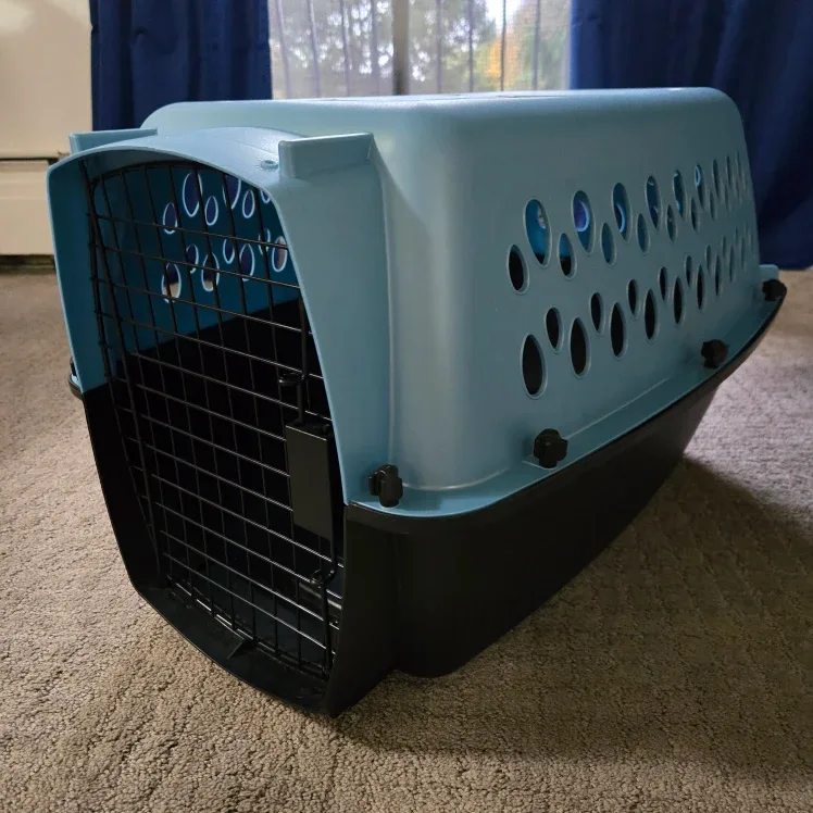 Blue Plastic Pet Carrier image indicator(3)