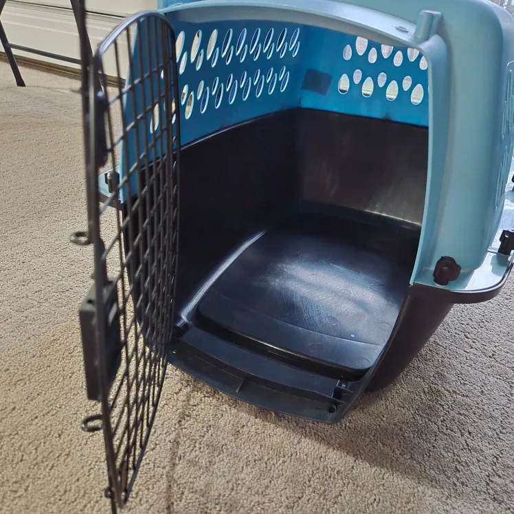 Blue Plastic Pet Carrier image indicator(4)