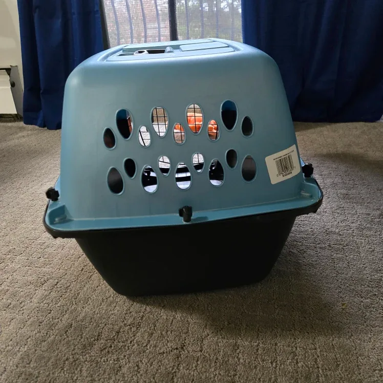 Blue Plastic Pet Carrier image indicator(5)