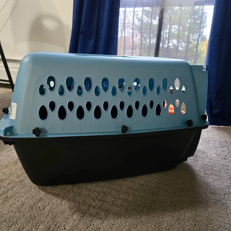 Blue Plastic Pet Carrier image indicator(6)