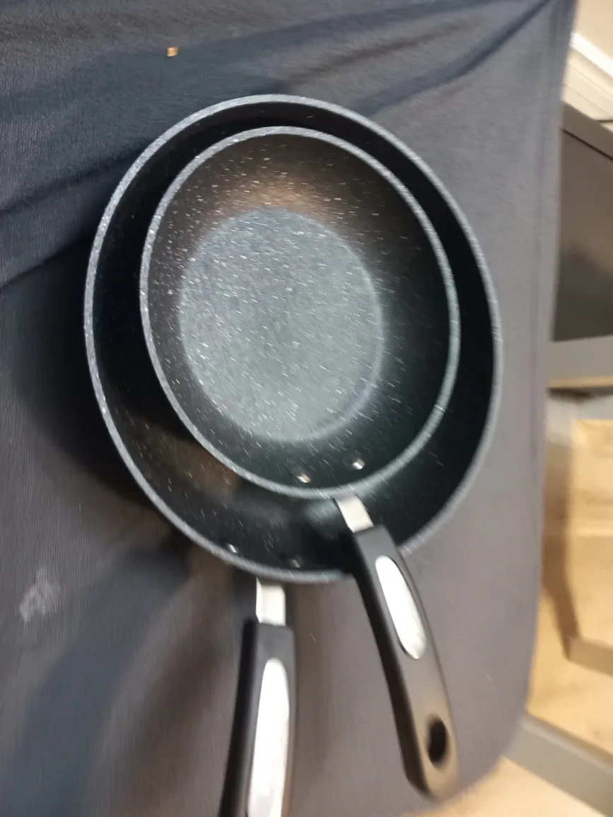 The Rock Classic Fry Pan Set image indicator(4)