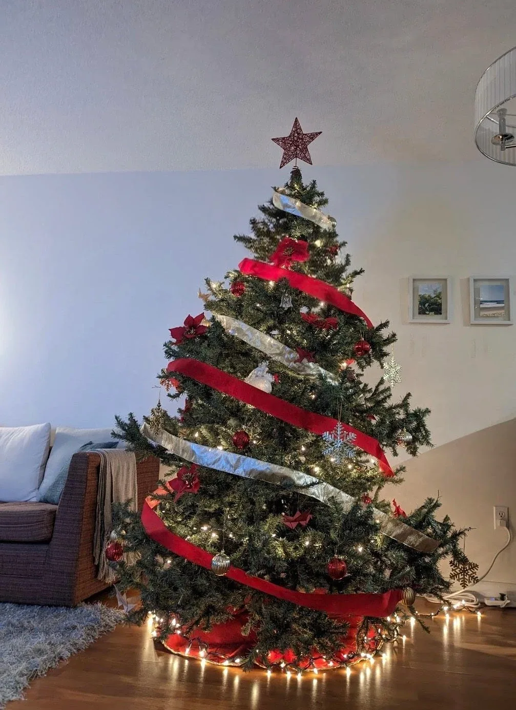 Approx. 7.5ft Artificial Christmas Tree with Storage Bag image indicator(2)