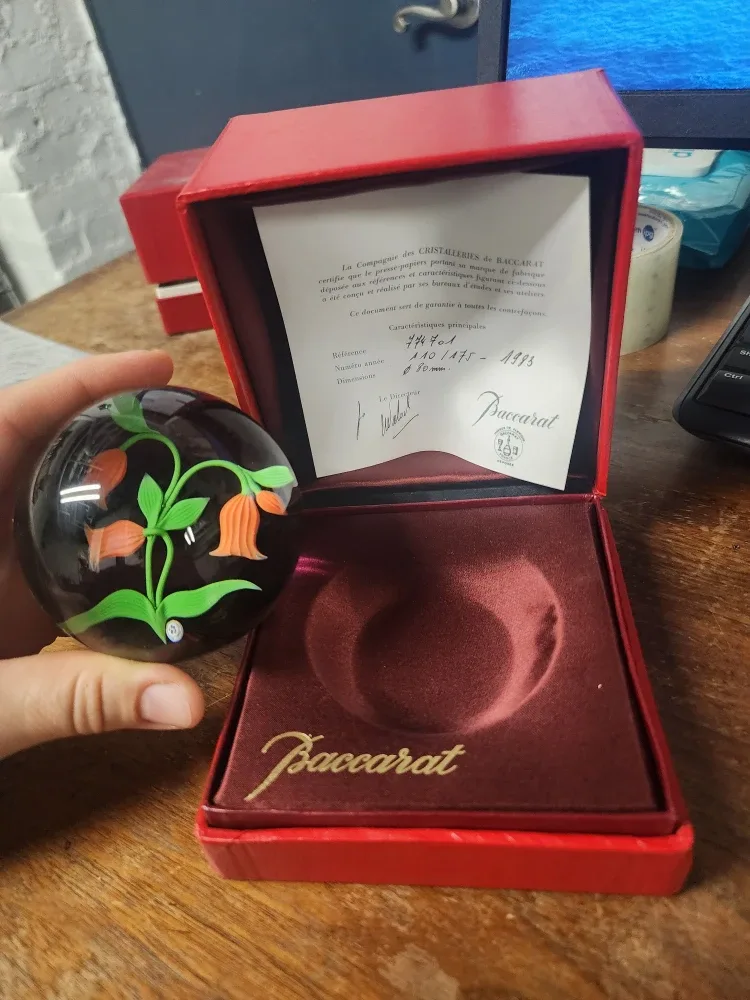 Baccarat Crystal Paperweight with Box image indicator(2)