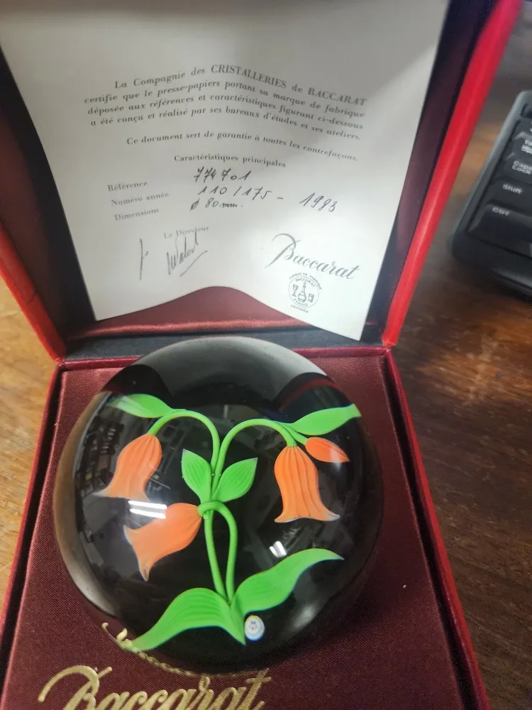 Baccarat Crystal Paperweight with Box image indicator(4)