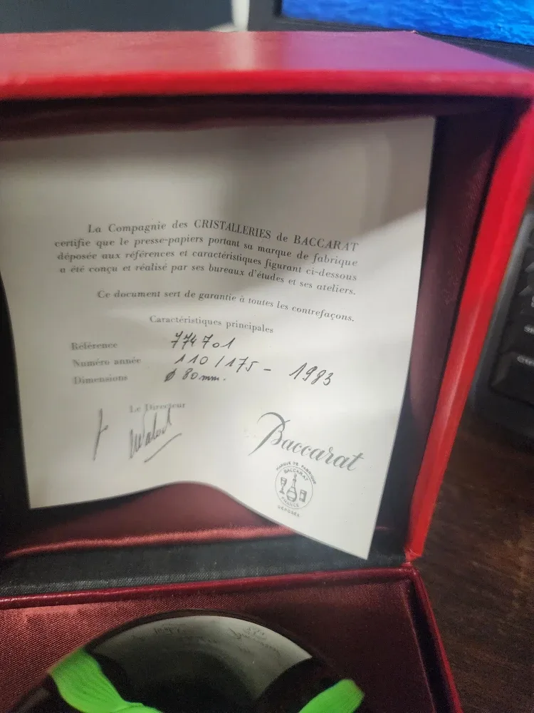 Baccarat Crystal Paperweight with Box image indicator(5)