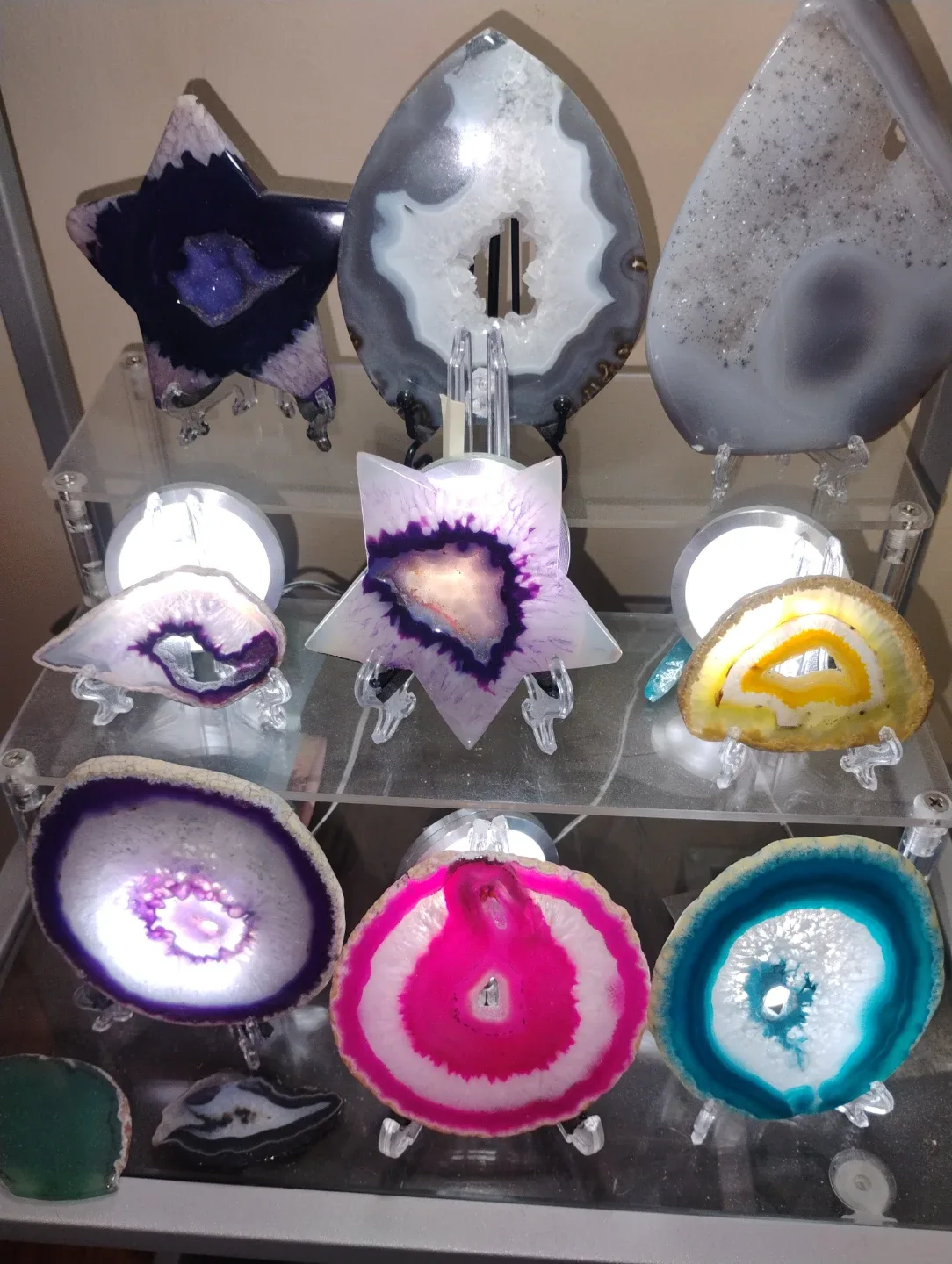 Assorted Decorative Crystals & Geodes image indicator(4)