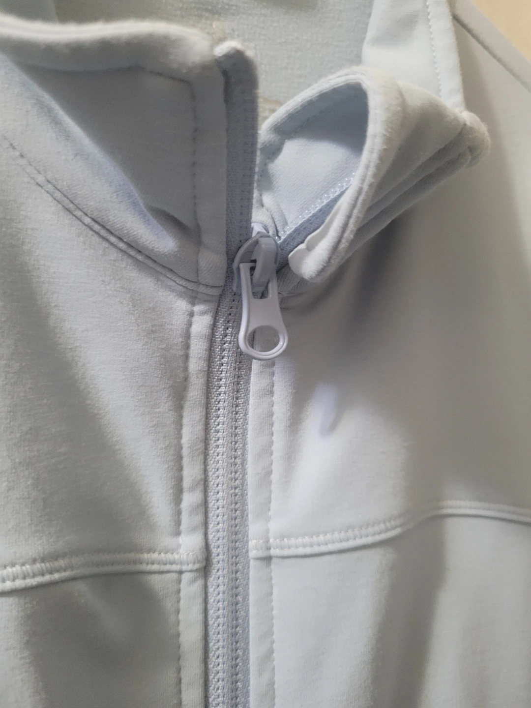 Light Athletic sweater - photo 4