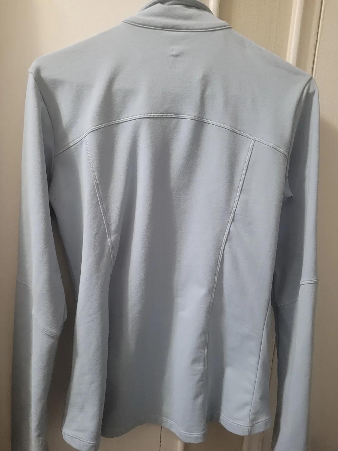 Light Athletic sweater image indicator(6)