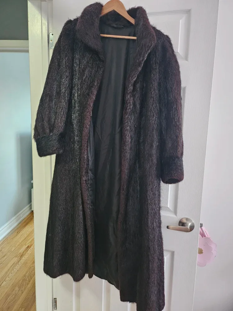 Vintage Imperial Products Ltd. Fur Coat image indicator(2)