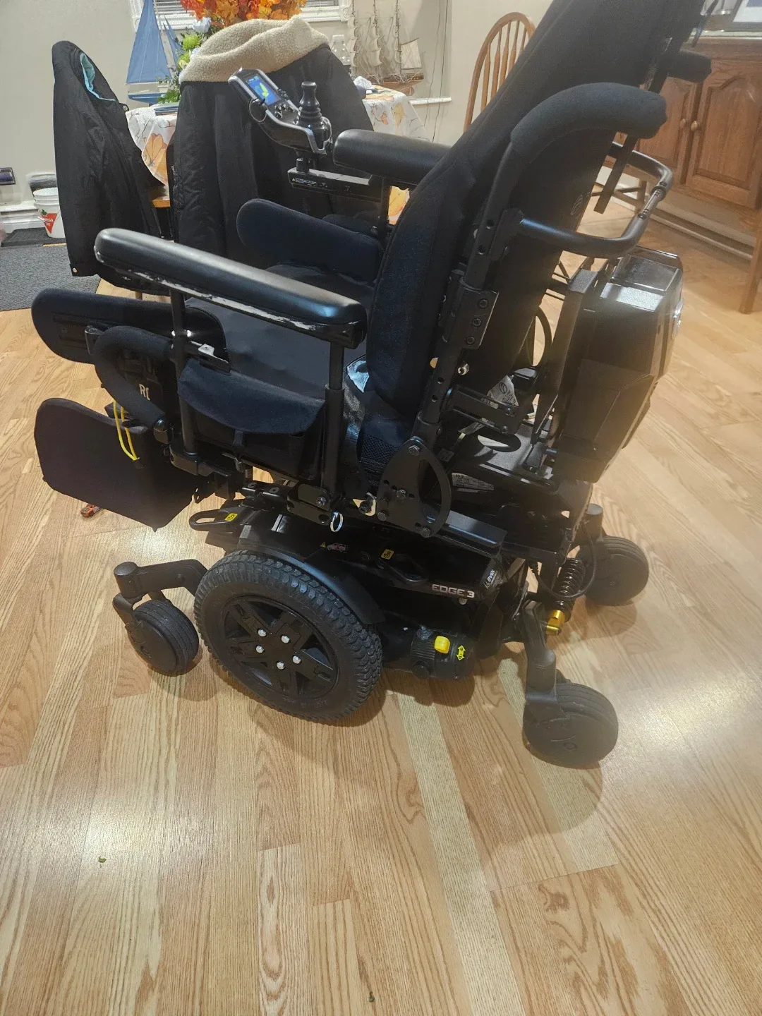 Quantum Edge 3 Power Wheelchair - Black image indicator(5)