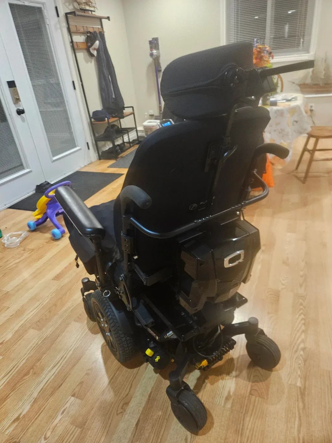 Quantum Edge 3 Power Wheelchair - Black image indicator(6)