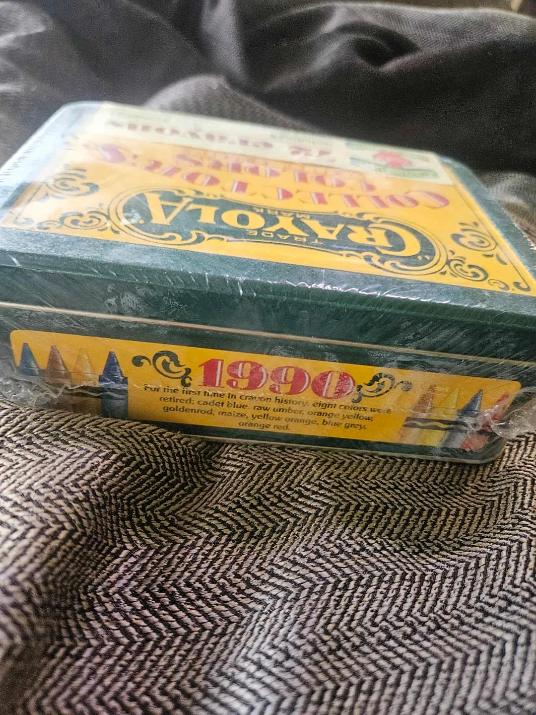 New Crayola Collector's Colors Limited Edition Tin image indicator(4)