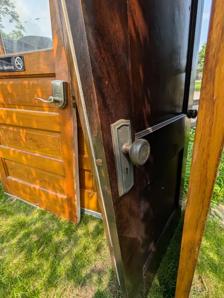 Vintage Wooden Doors image indicator(2)