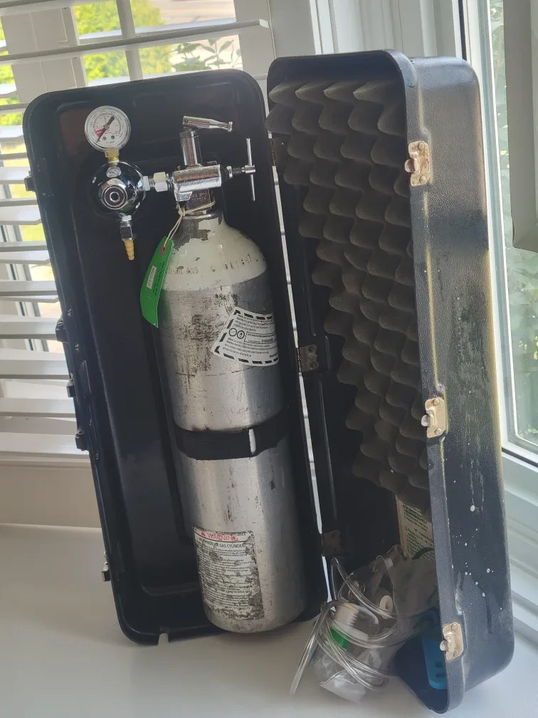 Portable Oxygen Tank with Case image indicator(3)