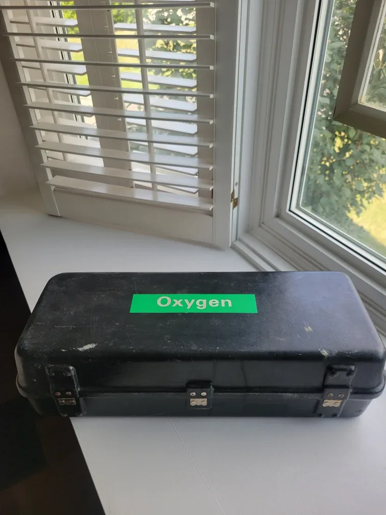 Portable Oxygen Tank with Case image indicator(6)