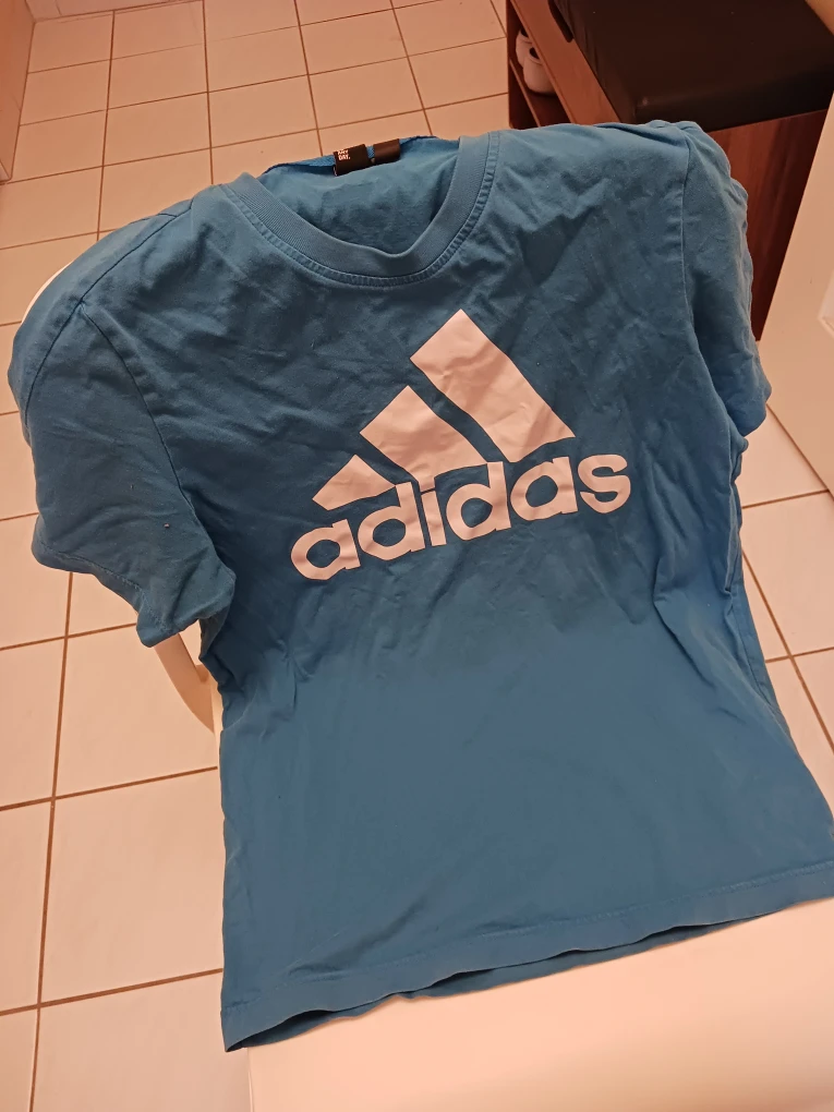 Adidas T-shirt - Size M