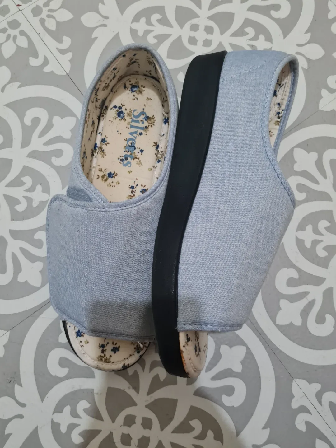 Silvert's Women's Adjustable Sandals Size 11 image indicator(2)