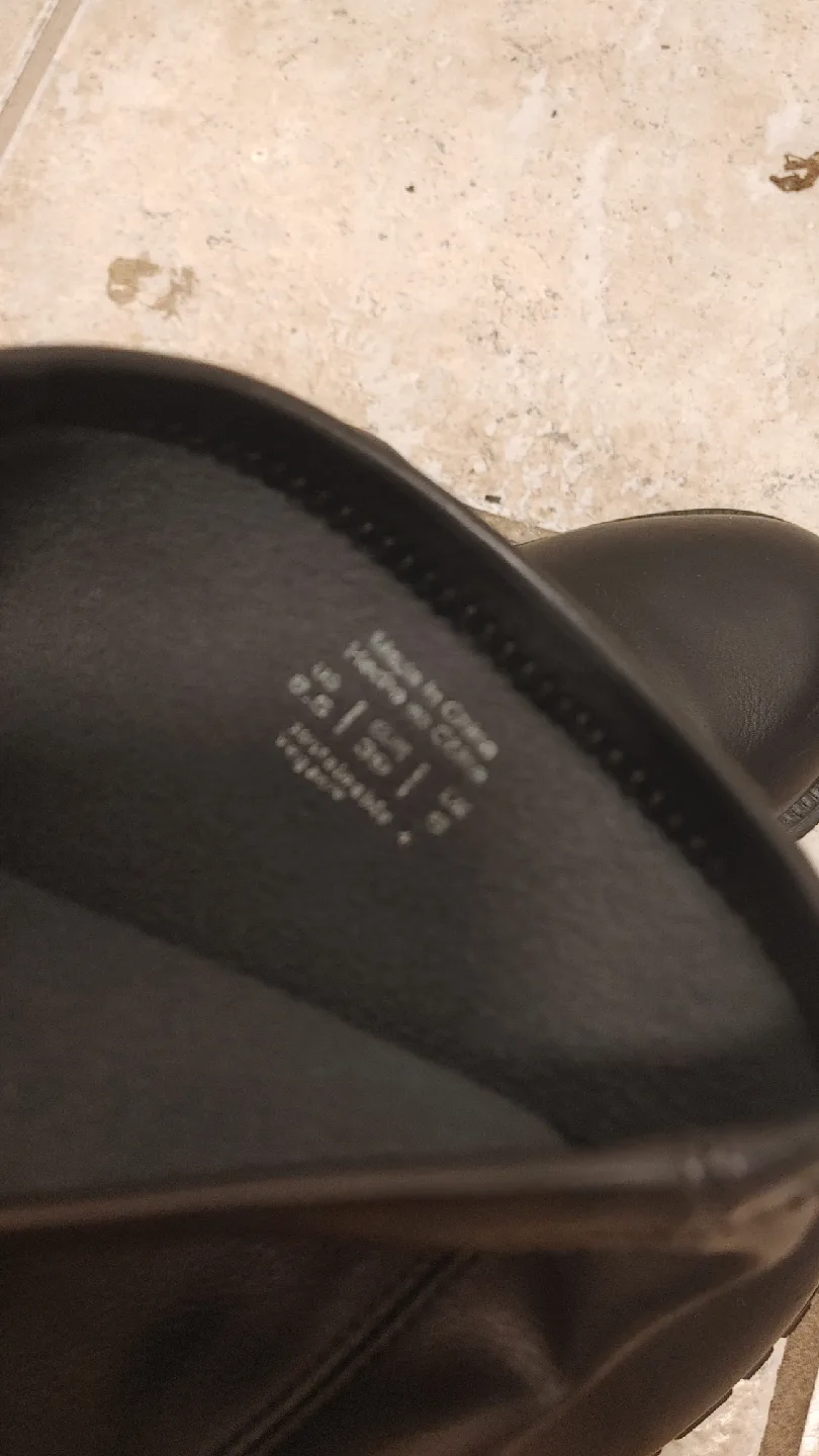 Women's Black Knee High Boots size 8.5 image indicator(6)