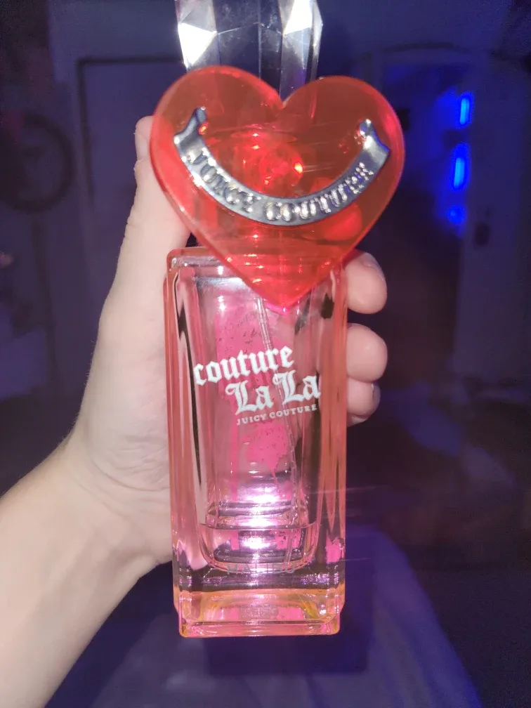 Juicy Couture La La Eau de Parfum image indicator(2)