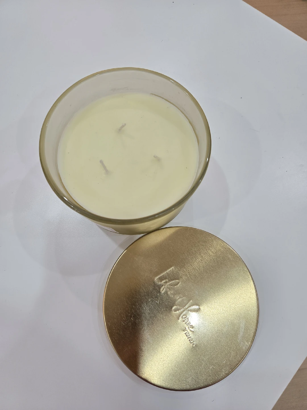 Life at Home Tonka & White Woods Scented Candle - photo 2