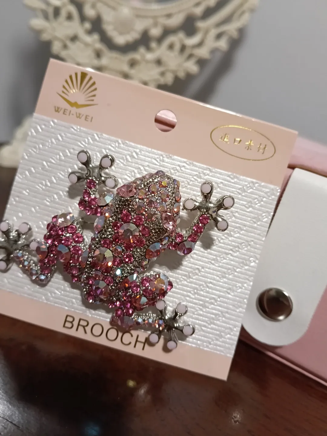 Frog Brooch - Pink! image indicator(2)