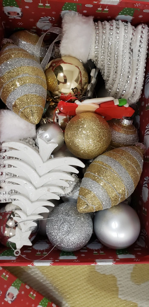 7.5ft Pre-Lit Christmas Tree with Christmas ornaments - photo 4