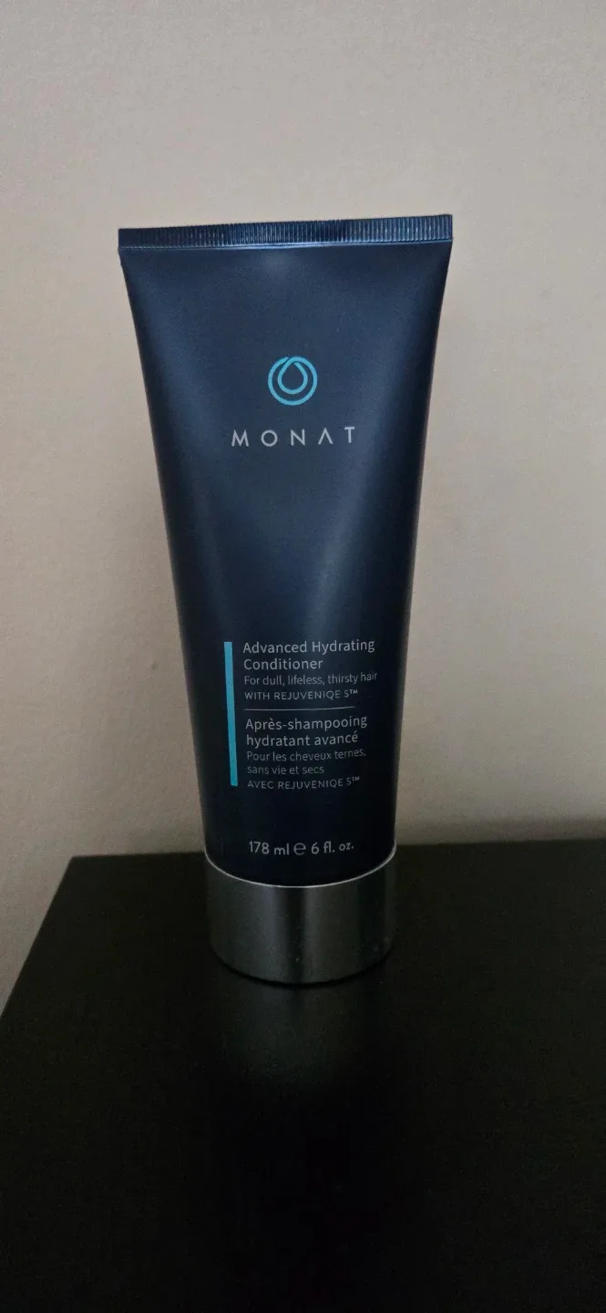 MONAT Advanced Hydrating Conditioner & Travel Bag