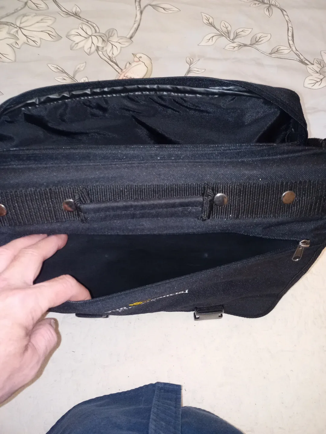 Sun Life Financial Laptop Shoulder Bag image indicator(7)