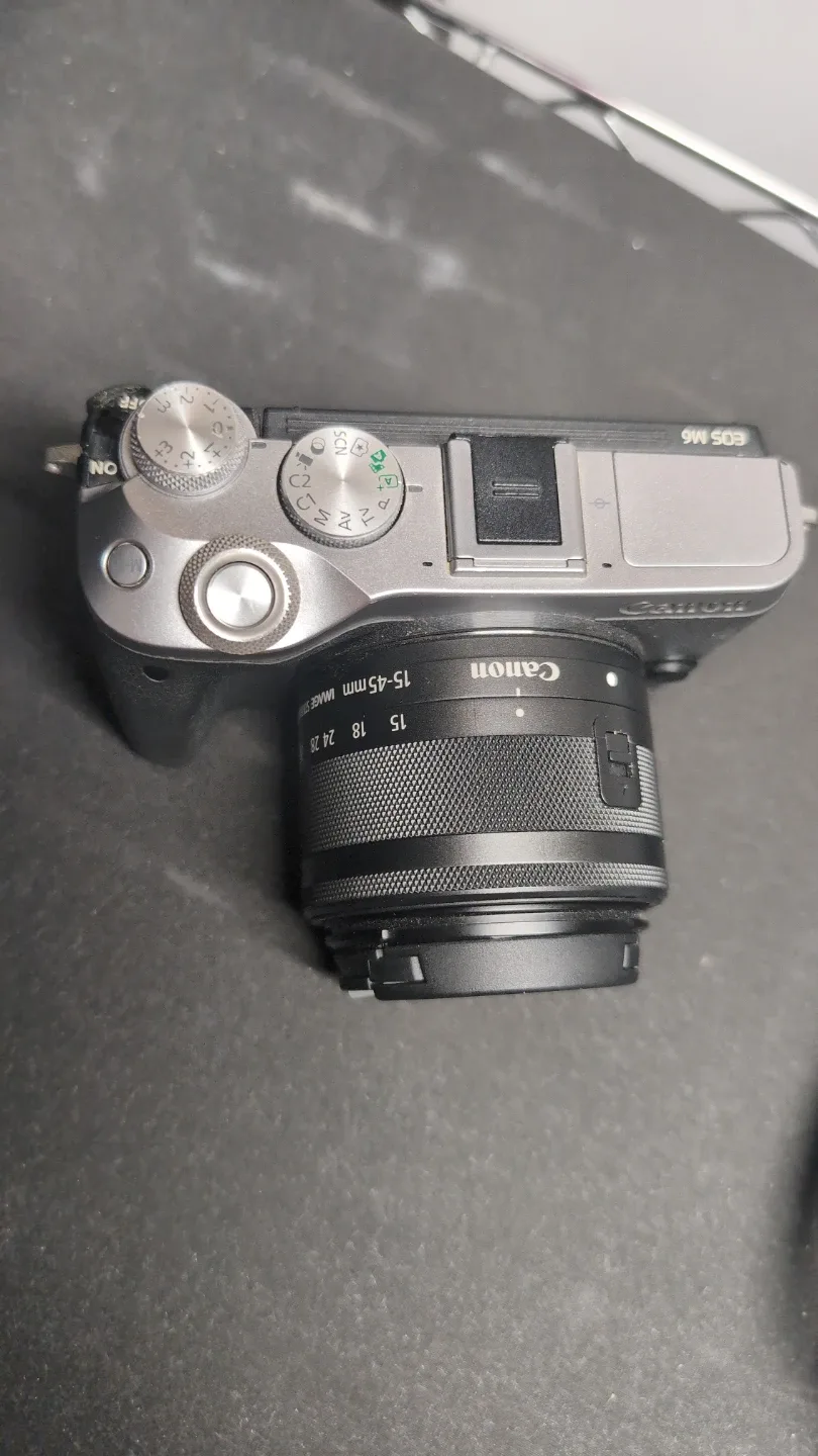Canon EOS M6 Camera with 15-45mm Lens image indicator(2)