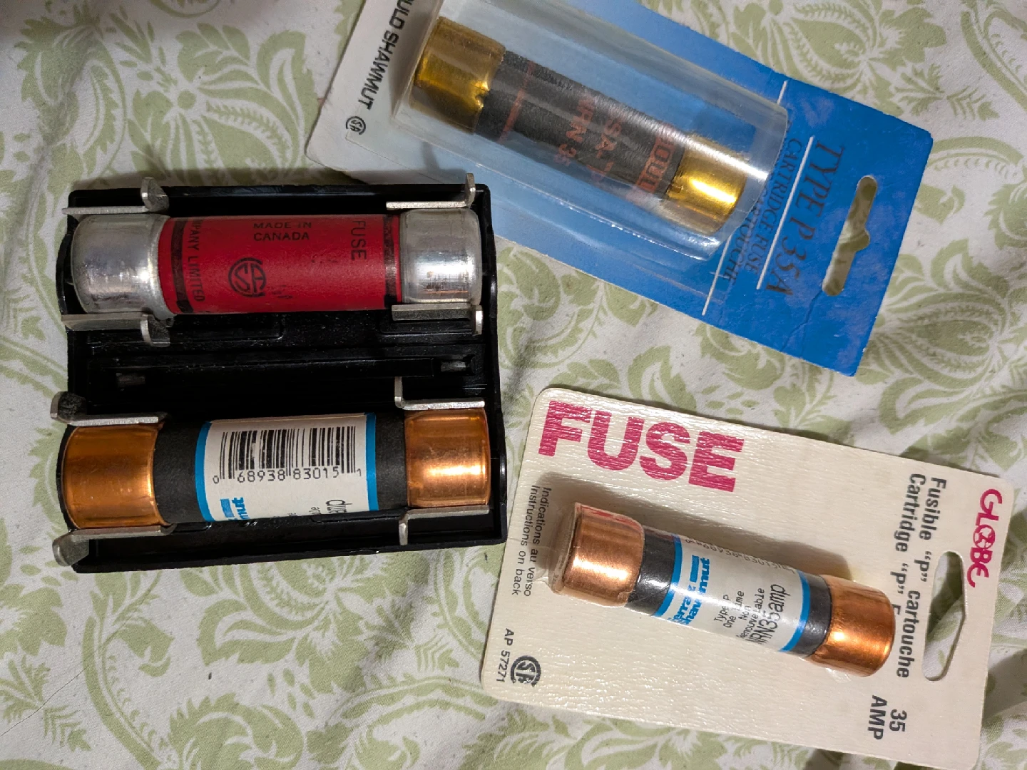 Lot cartridge fuses P35A plus pull out box thingy