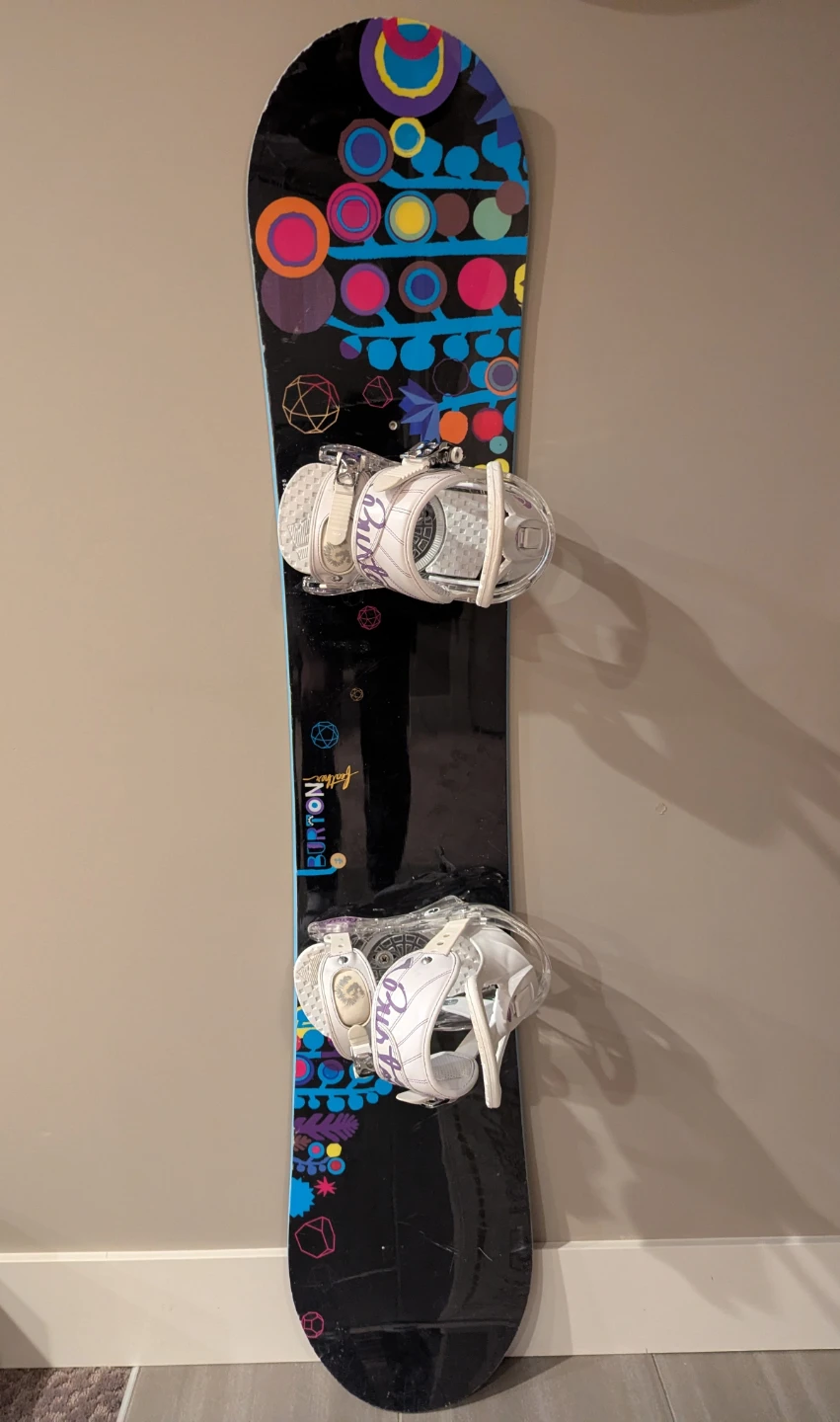 🎿 Burton Snowboard + Bindings – 143 cm – $200
