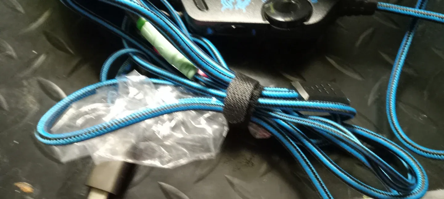 Gaming Headset - Black and Blue image indicator(2)