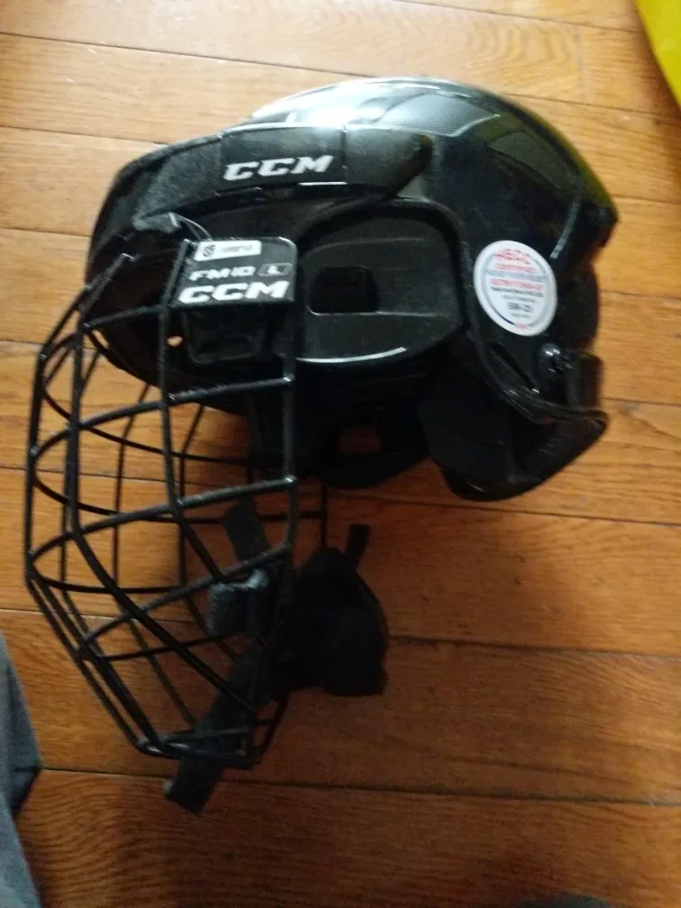CCM Hockey Helmet - XT, Size M image indicator(2)
