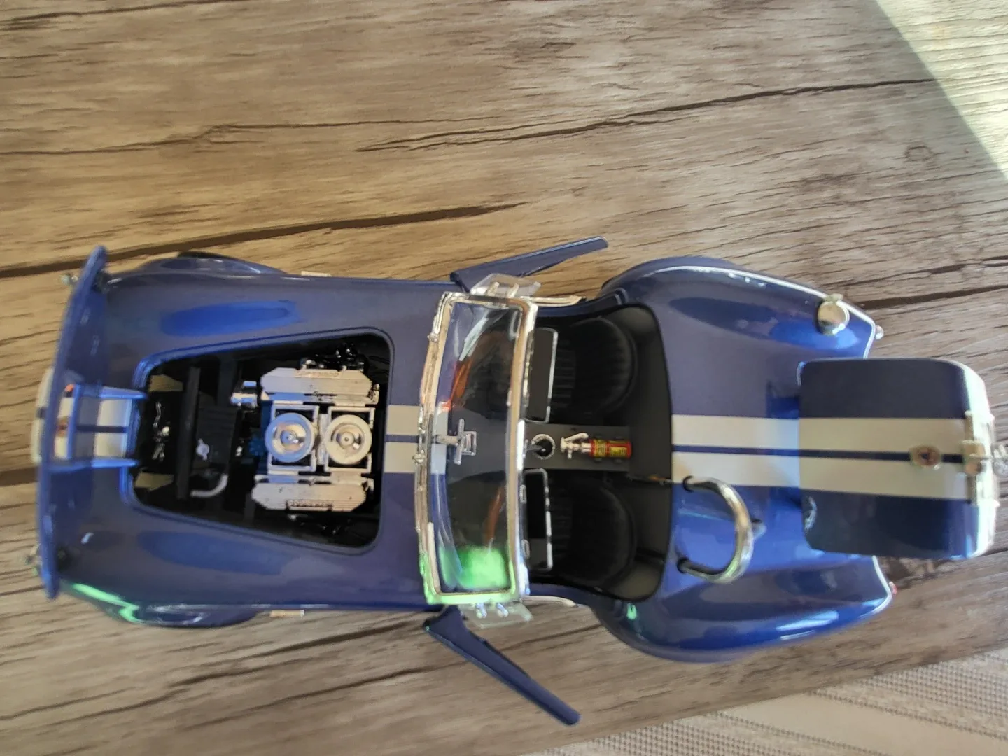 Shelby Cobra 427 Diecast Model Car 1:18 image indicator(5)