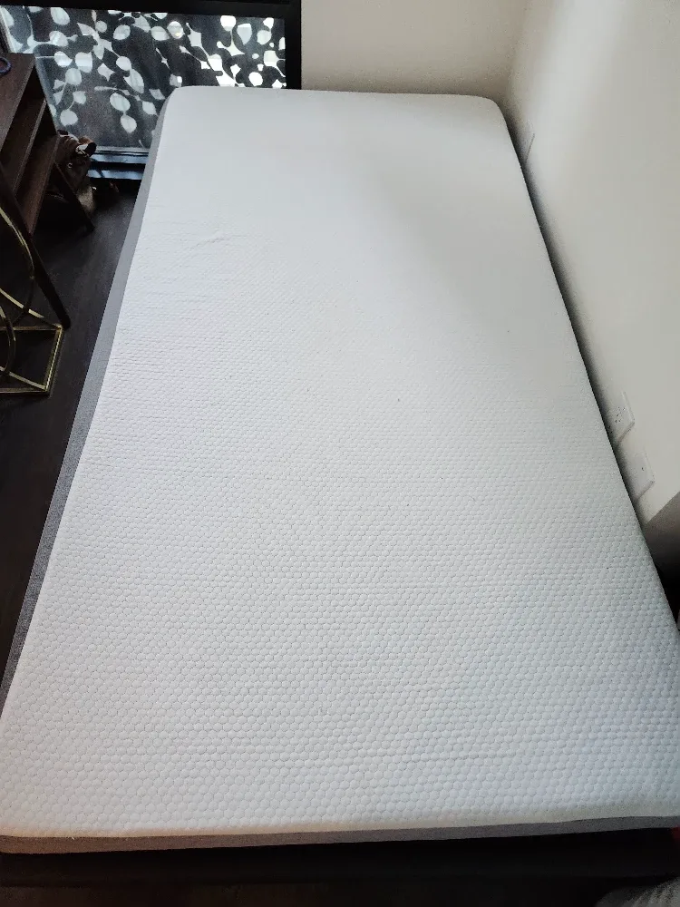 Single Mattress with Bed frame image indicator(2)