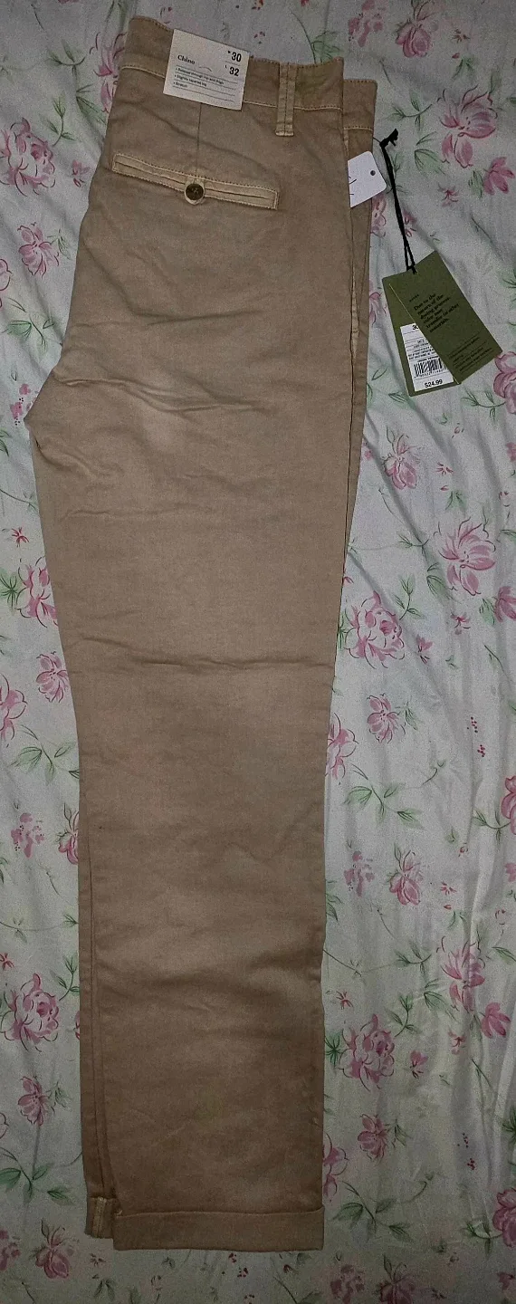New H&M Chino Pants - Size 30x32 image indicator(2)