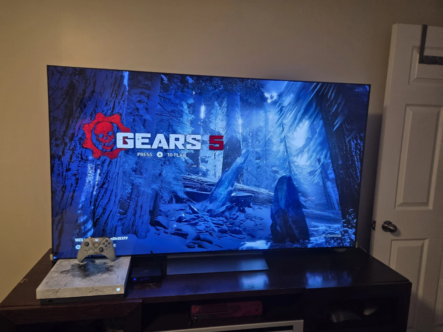 Xbox One Gears 5 Limited Edition Console - photo 2