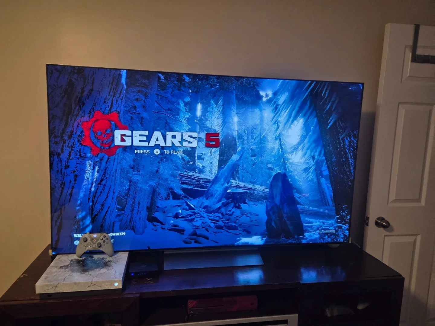 Xbox One Gears 5 Limited Edition Console image indicator(2)