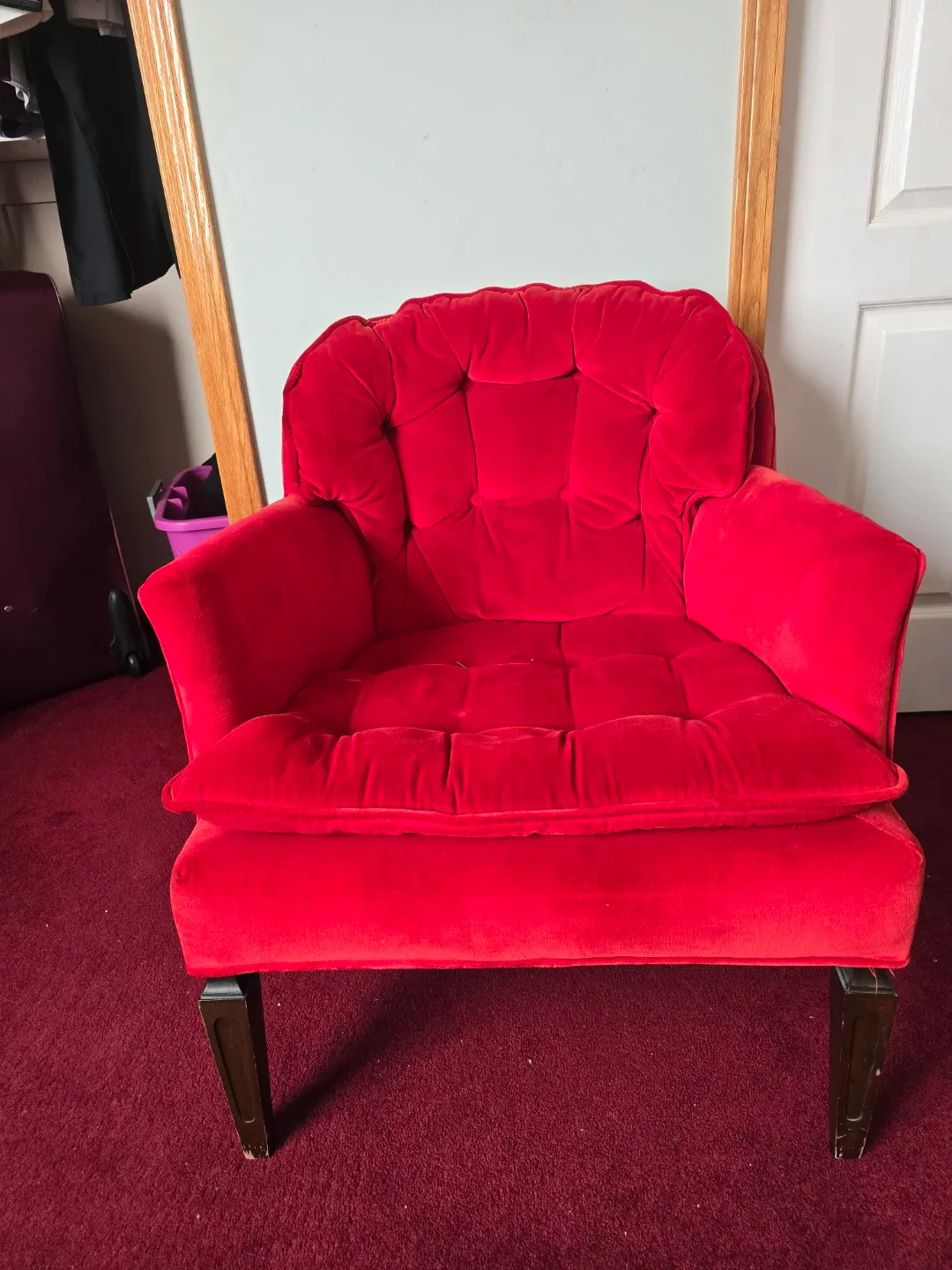 Red Velvet Armchair image indicator(2)