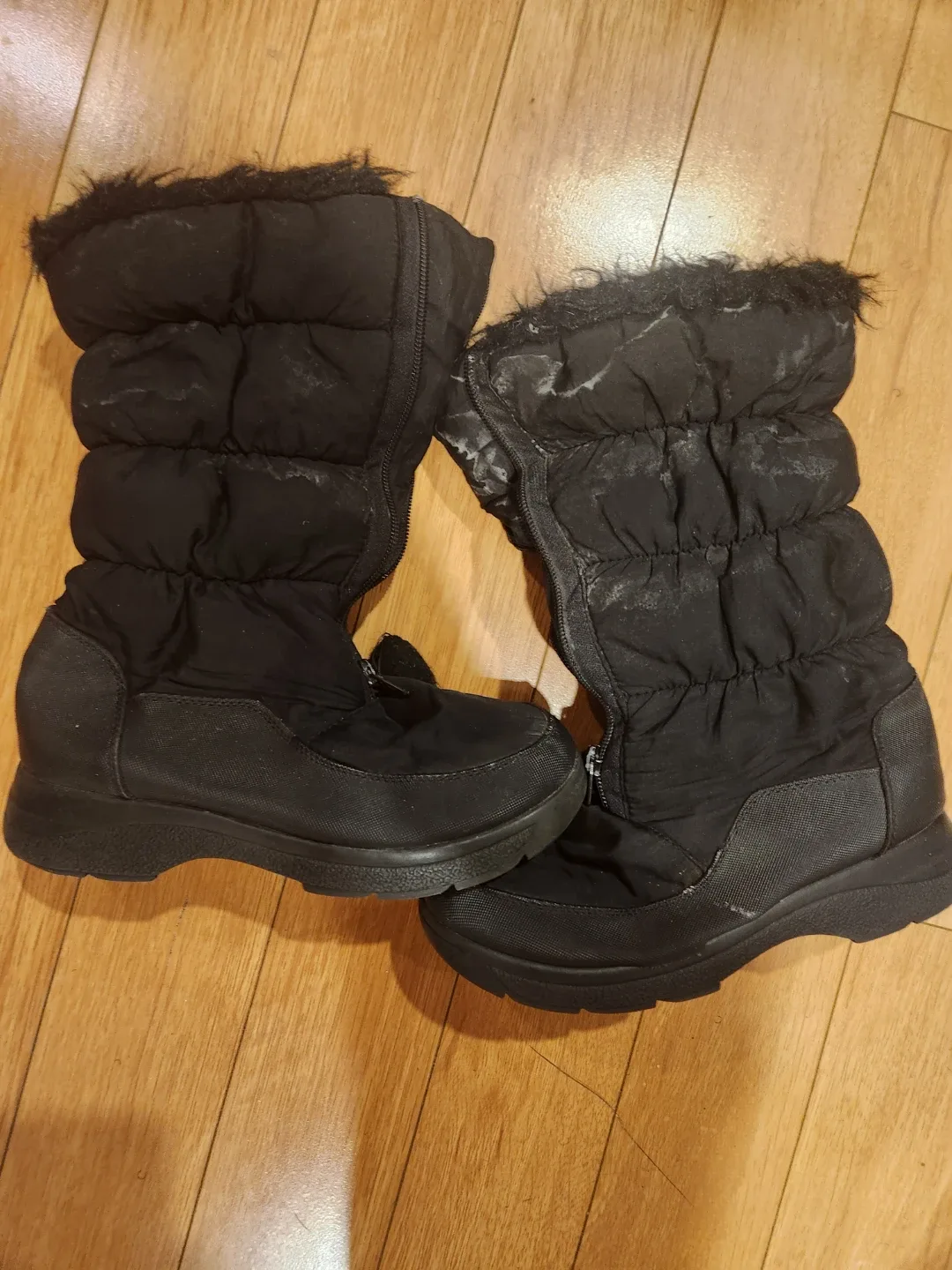 Women's black calf length zip-up winter boots image indicator(2)