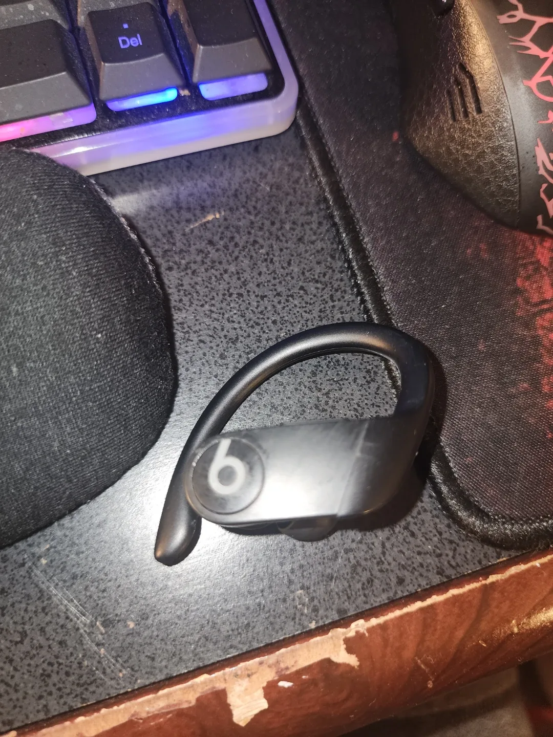 Powerbeats Pro Black Wireless Earphones image indicator(4)