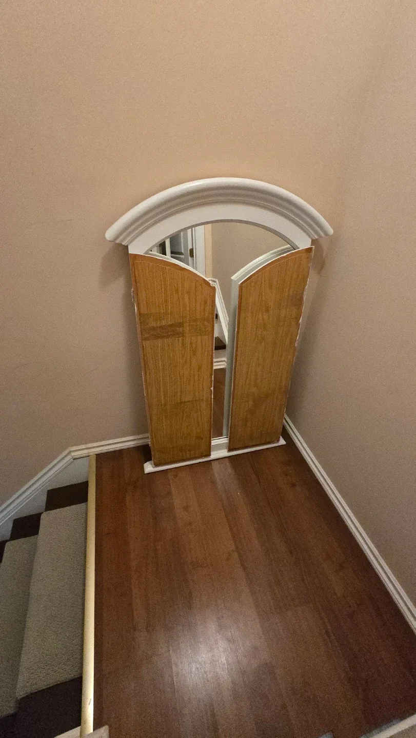 White Tri-Panel Wall Mirror image indicator(3)