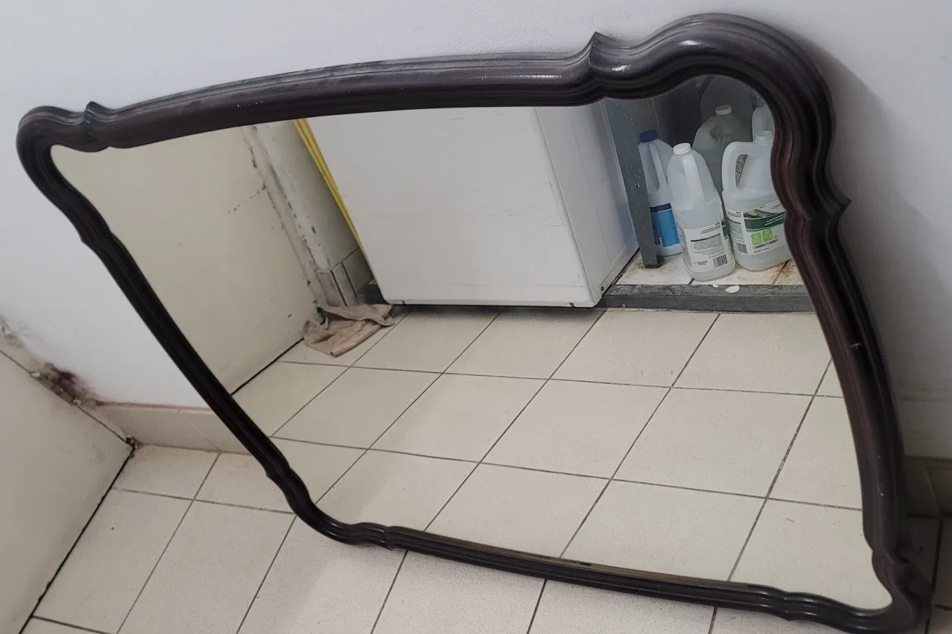 Framed Wall Mirror image indicator(2)